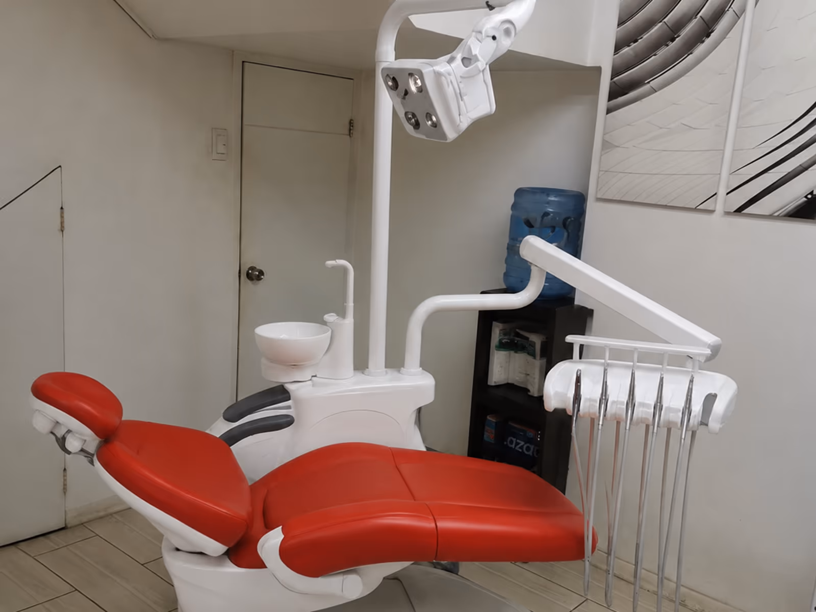 B6 dental chair in a finished treatment-room reference