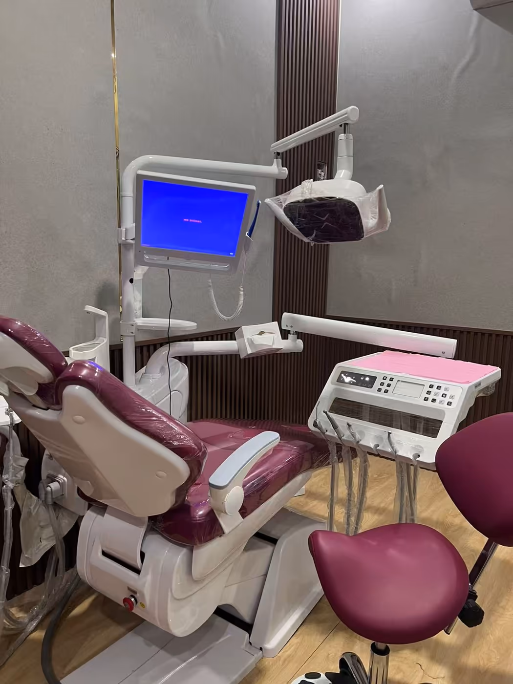 G7 dental chair in a supplied finished treatment-room reference image