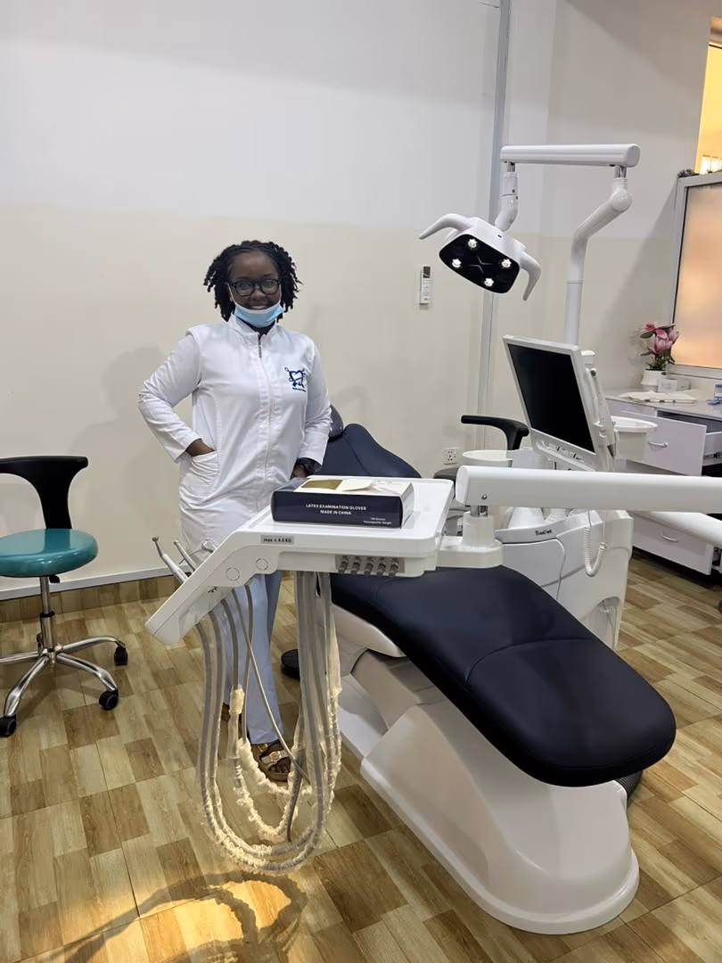 G7 dental chair in a supplied finished treatment-room reference image
