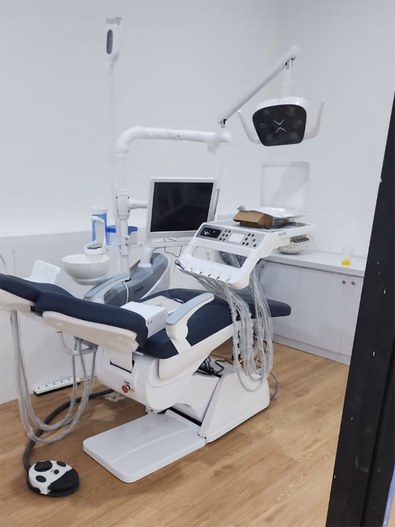 G7 dental chair in a supplied finished treatment-room reference image