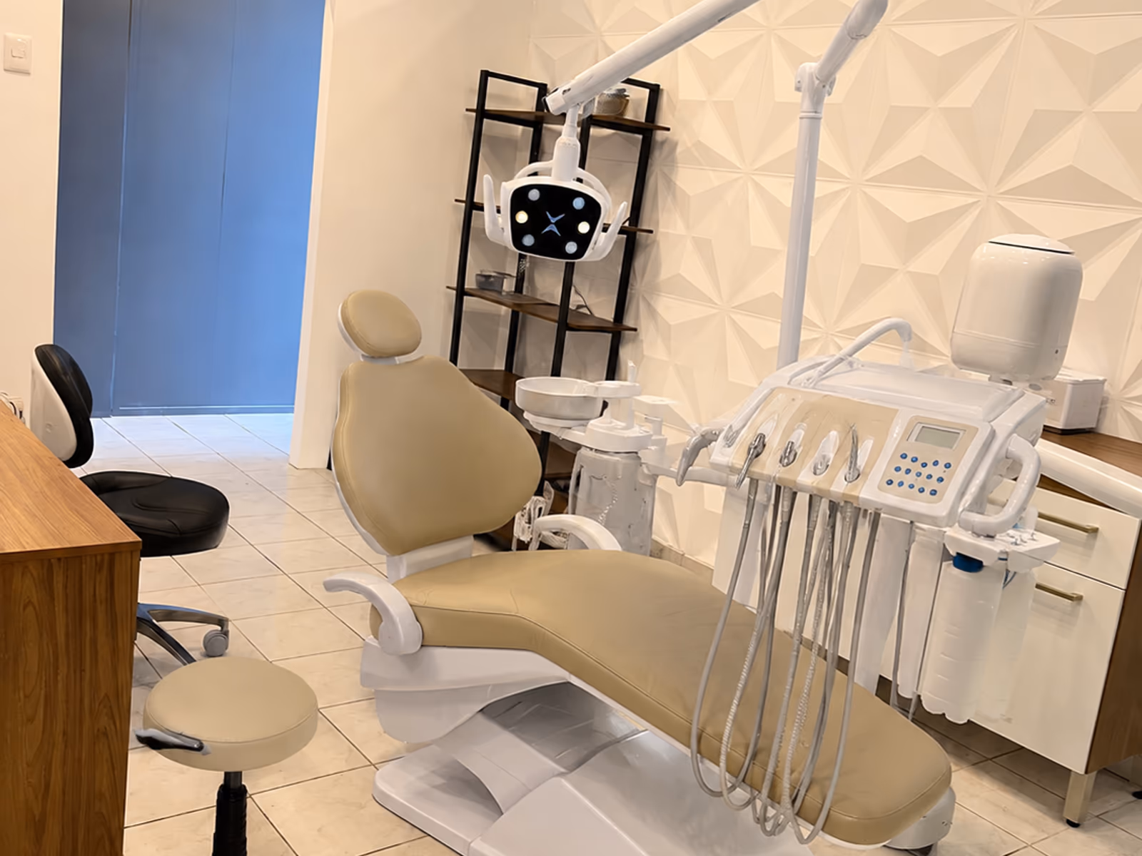 H5 dental chair in a finished treatment-room reference