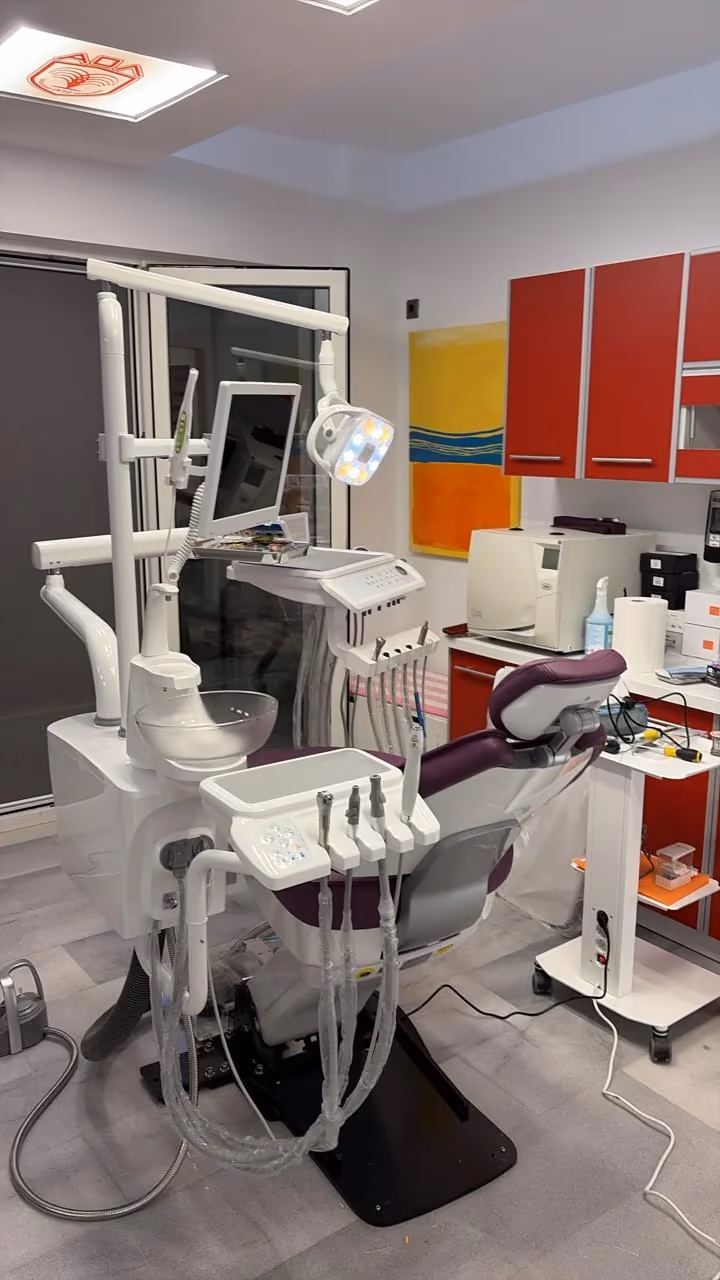 M100(L) dental chair clean clinical layout in a real clinic installation