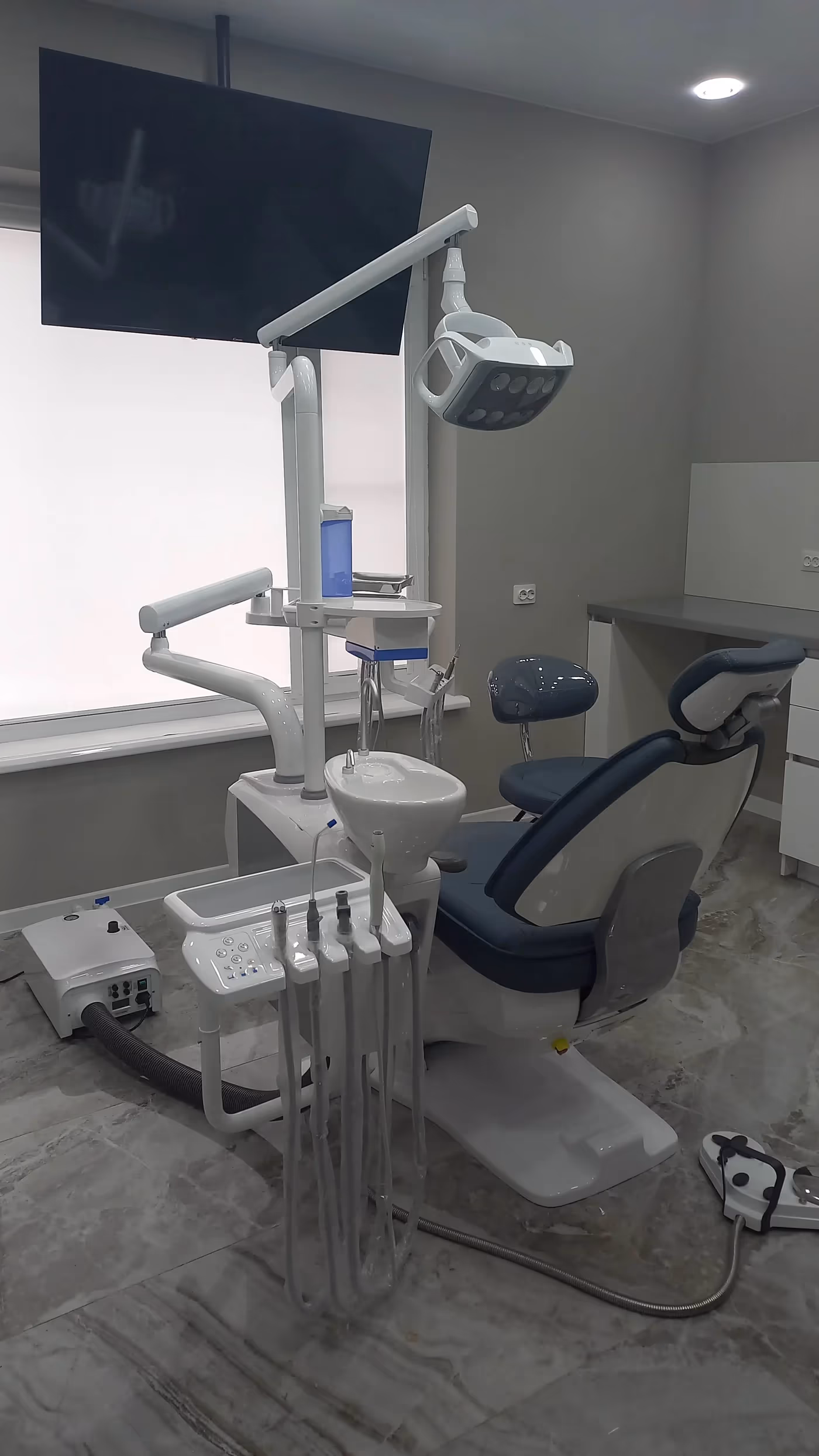 M200(L) dental chair patient comfort in a real clinic installation