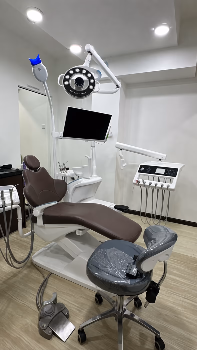 P6 dental chair in a supplied finished treatment-room reference image