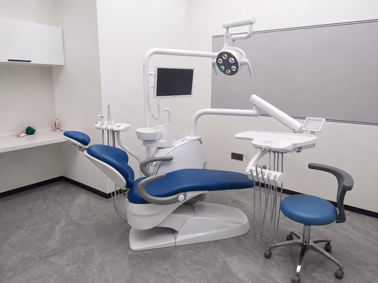 QL2024 dental chair in a finished treatment-room reference