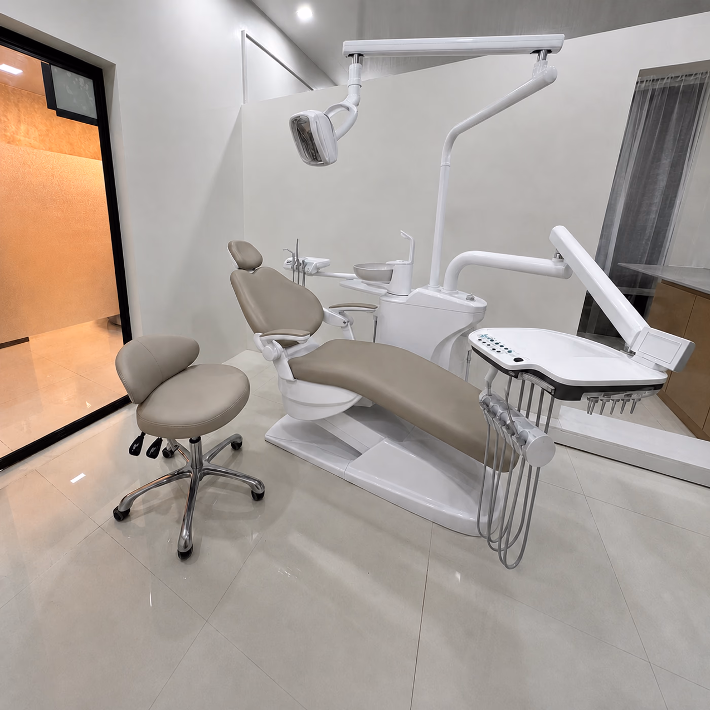 S610 dental chair in a supplied finished treatment-room reference image