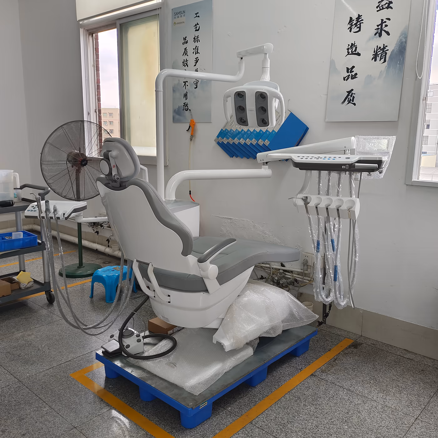 S620 dental chair in a supplied finished treatment-room reference image