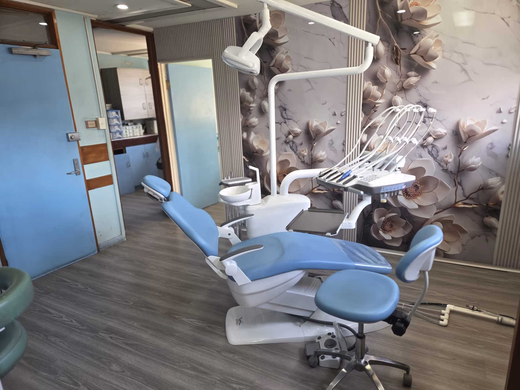 S630 dental chair in a supplied finished treatment-room reference image