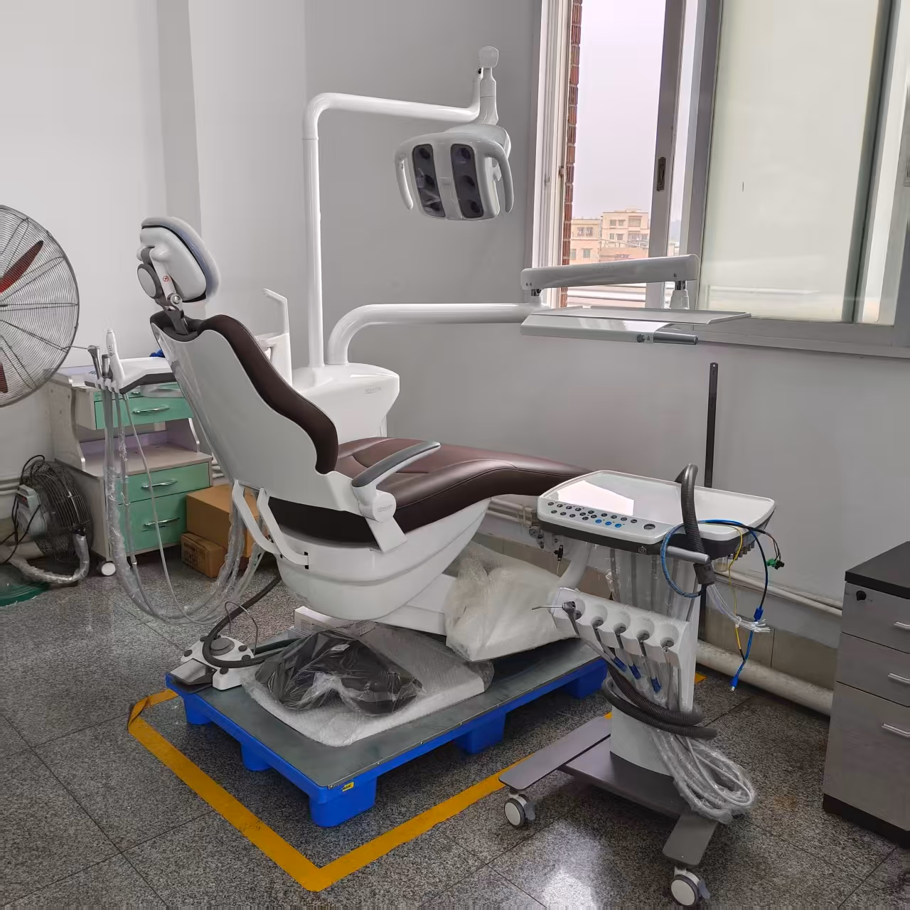 S640 dental chair in a supplied finished treatment-room reference image