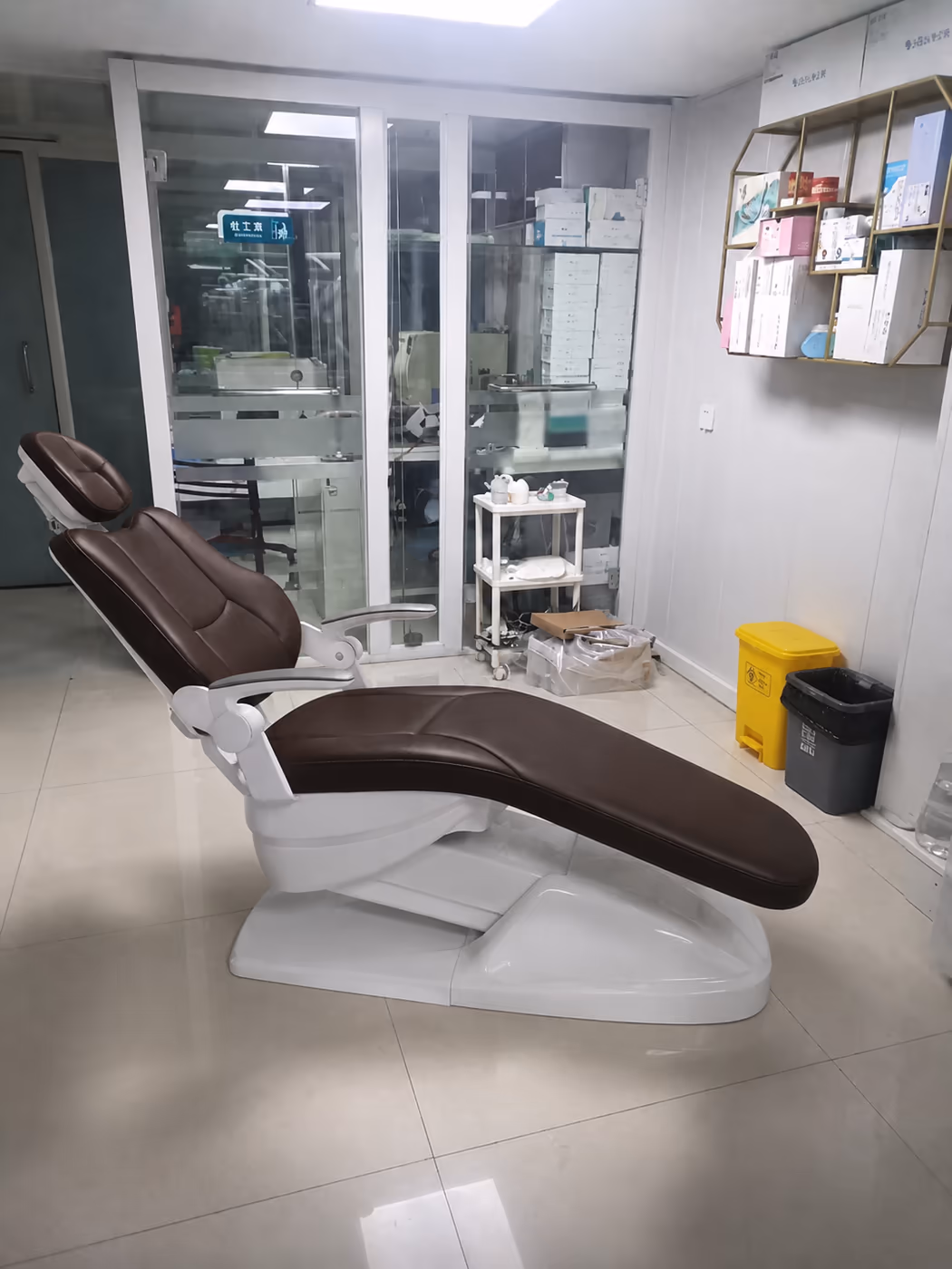 S690 dental chair in a supplied finished treatment-room reference image