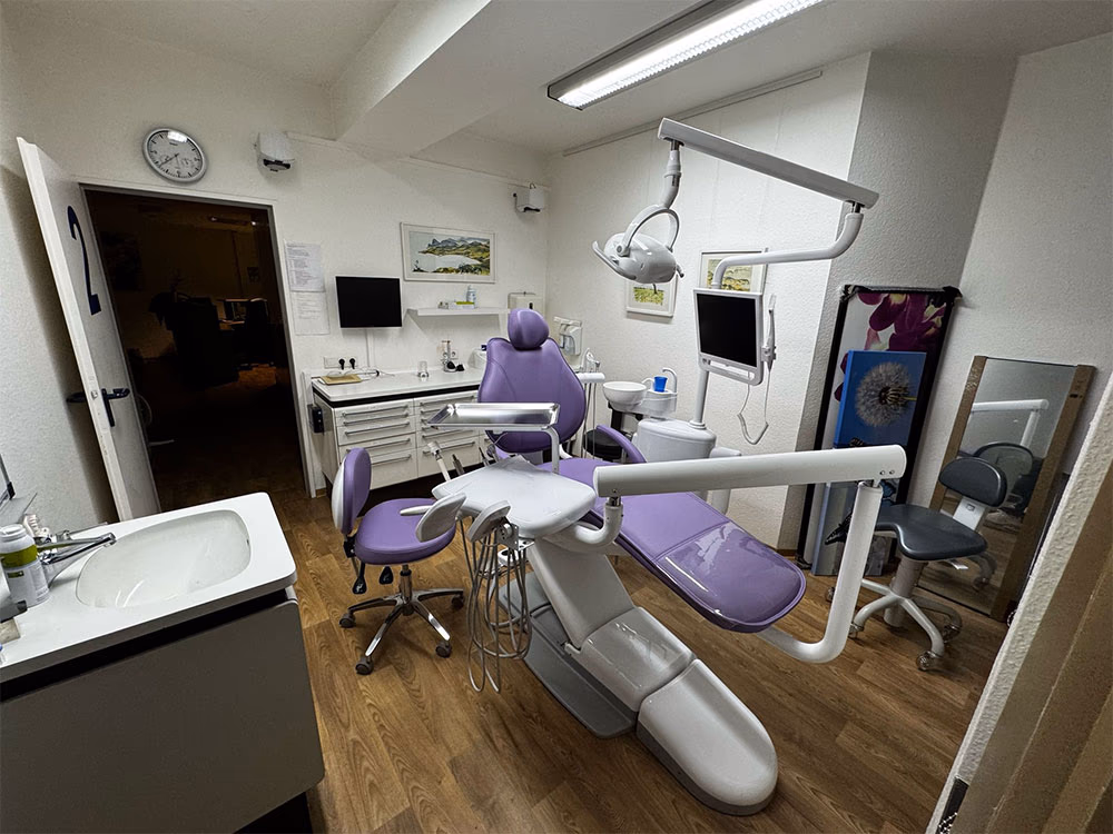 SL8500 Standard dental chair prepared for air shipment to Germany