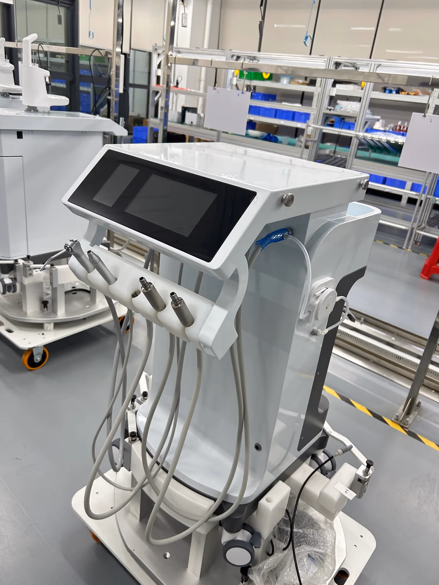 TJ-70 dentist cart in a real clinic installation