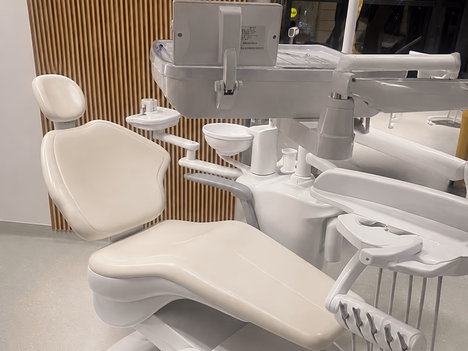 TJ2028 Comfort dental chair in a finished treatment-room reference