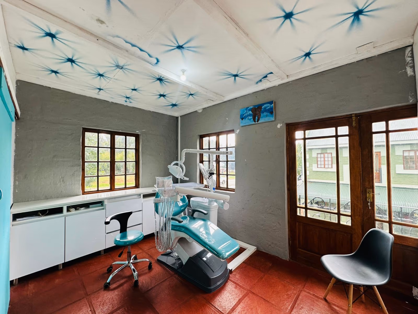 TJ2688 A1 dental chair in a finished treatment-room reference