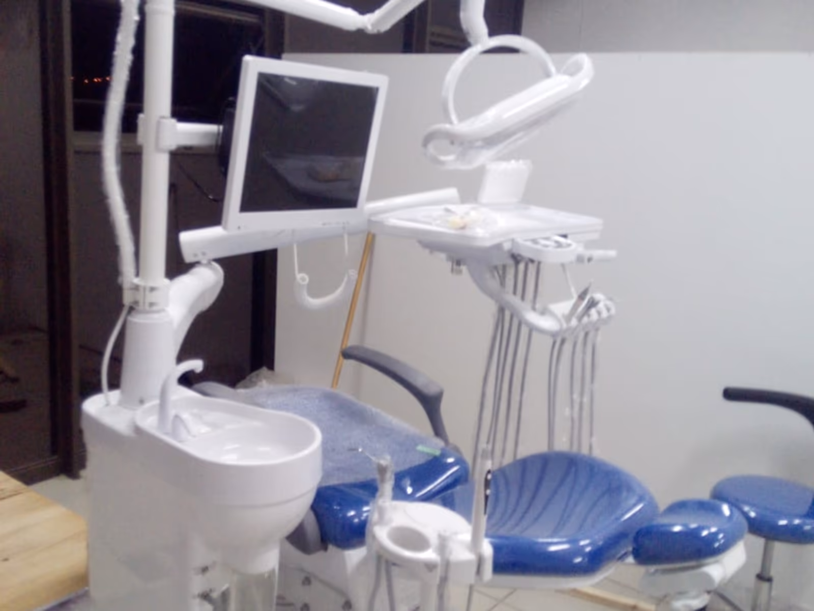 TJ2688 A1 dental chair in a finished treatment-room reference