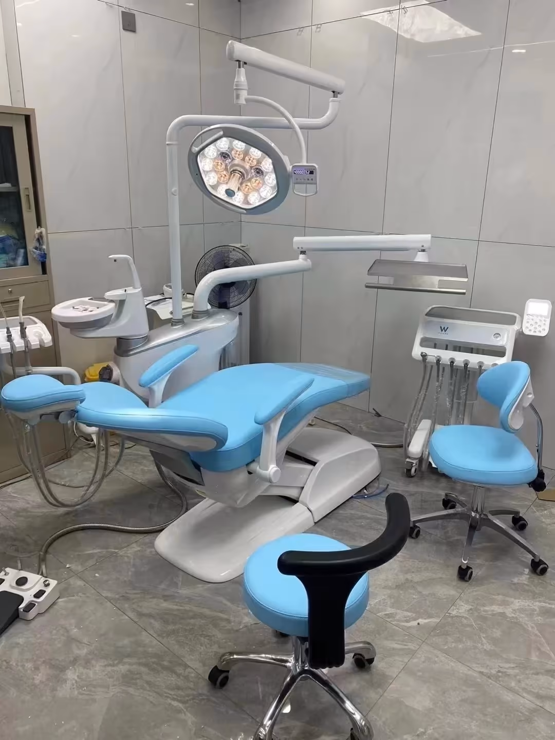 V3 Implant dental chair patient comfort in a real clinic installation